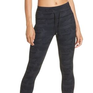 Vuori Daily Legging Black Camo